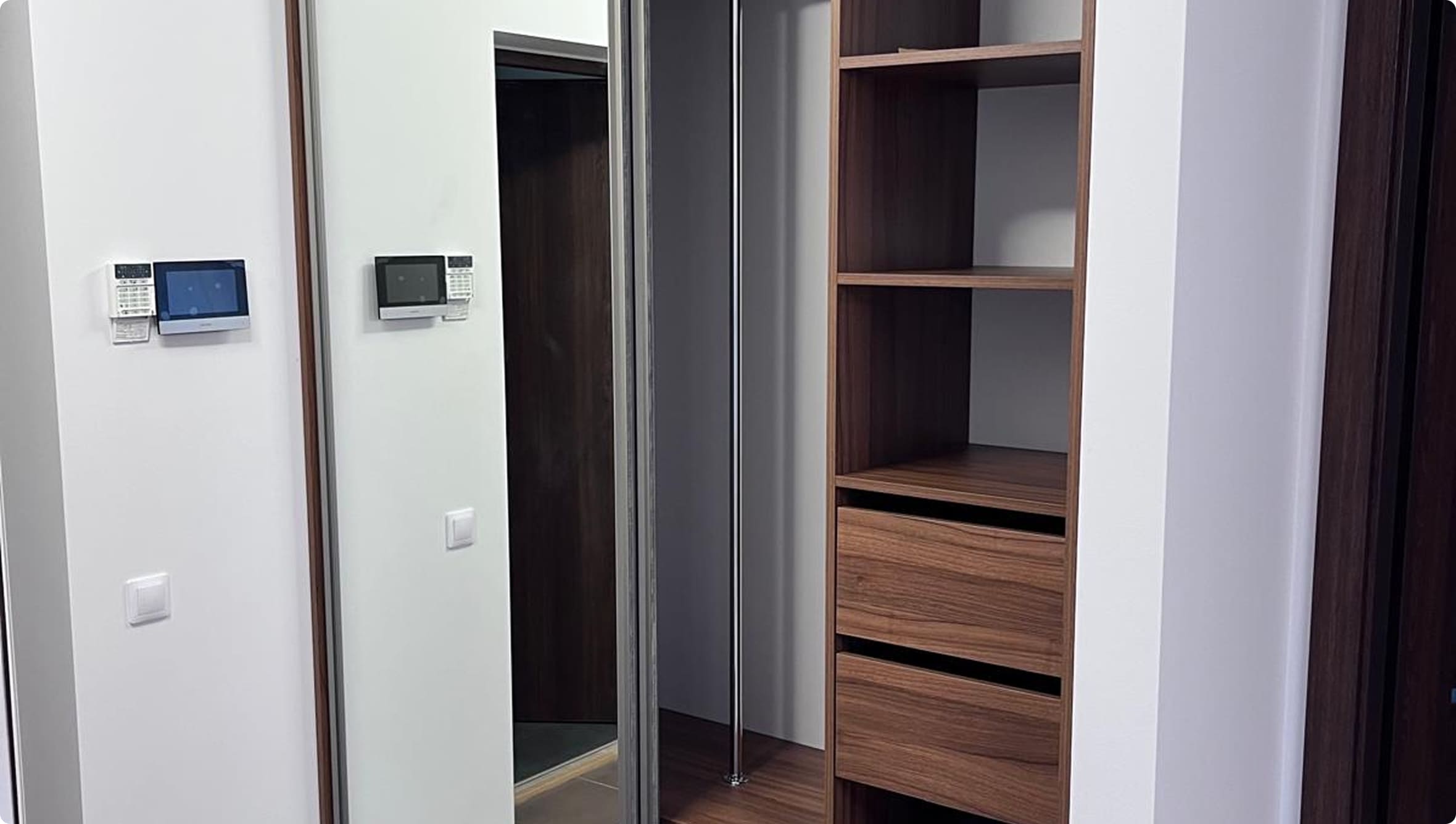 {{ images.mbYxHUzAof.alt }}